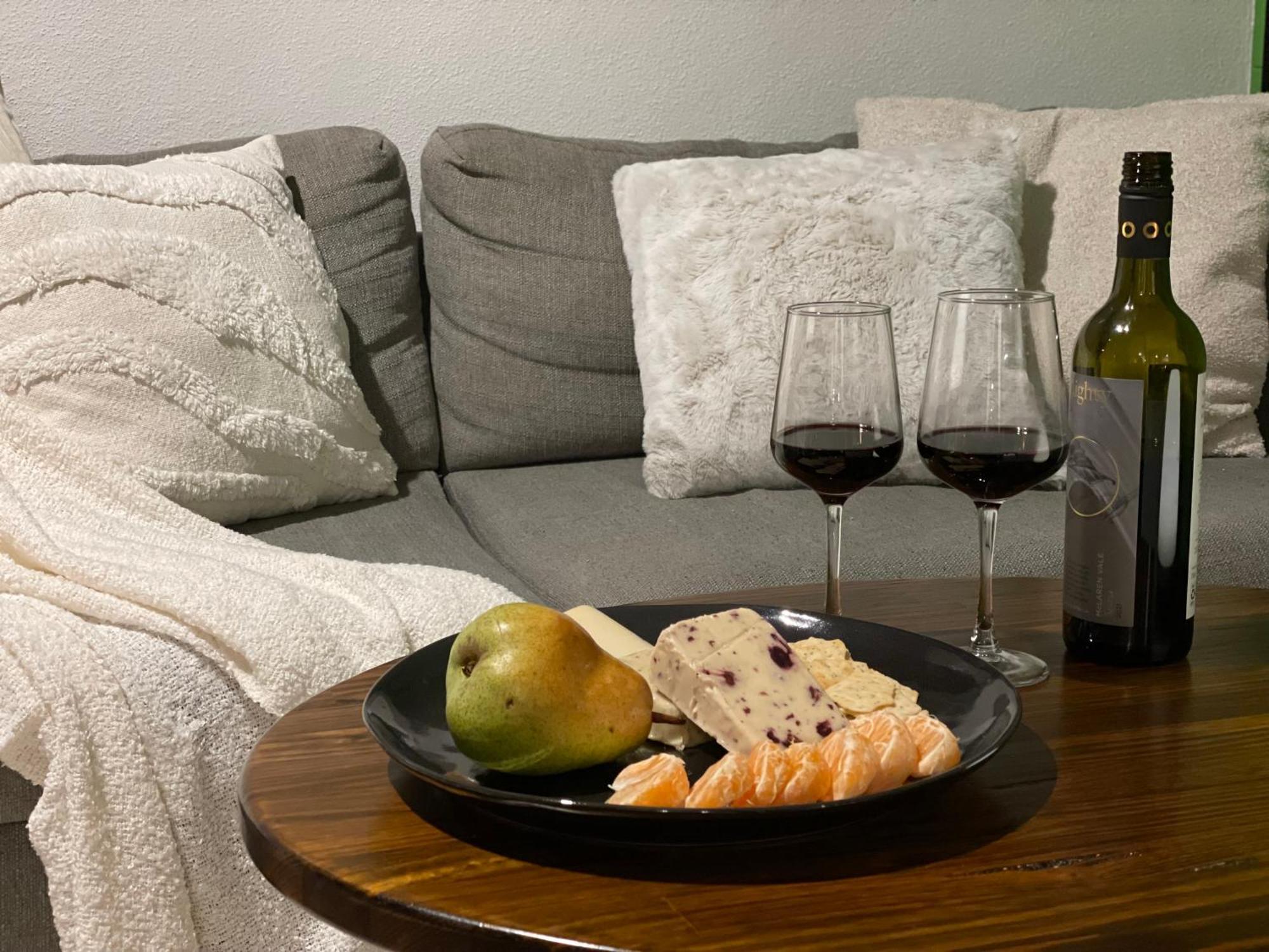 Altitude On Montville Oda fotoğraf A wine and cheese pairing