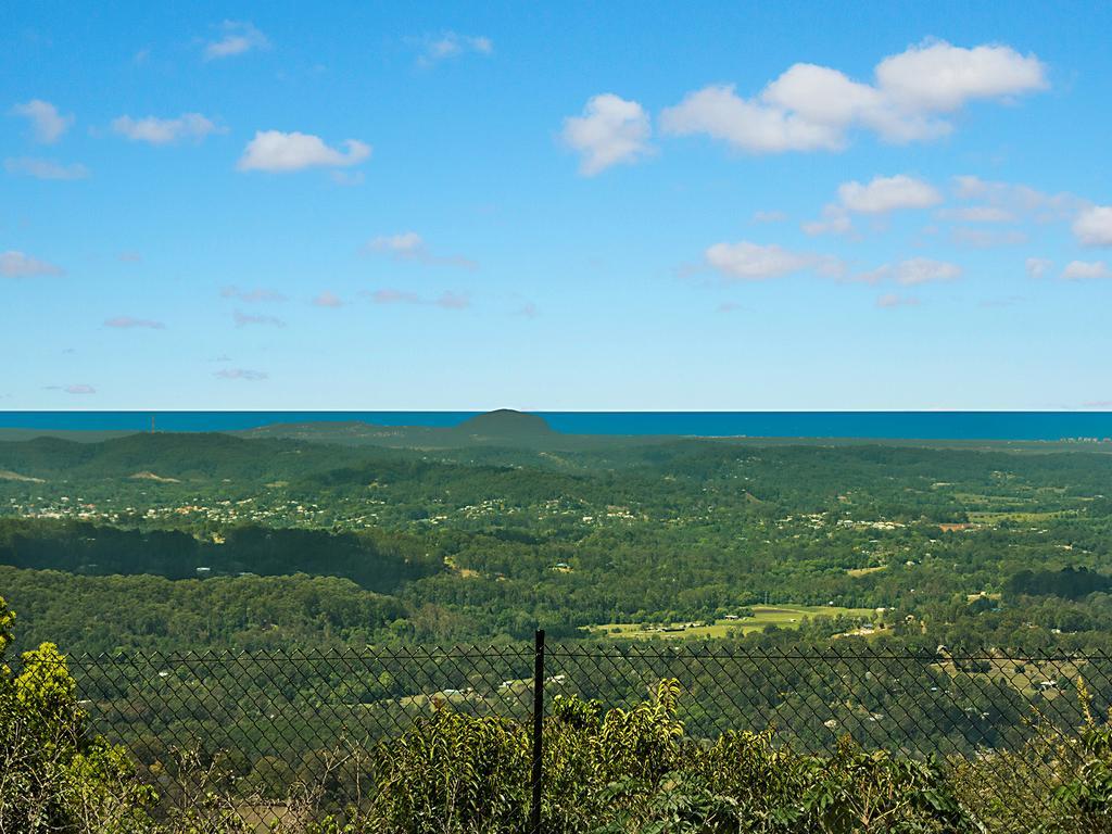 Altitude On Montville Dış mekan fotoğraf View from the summit of Mount Coolum