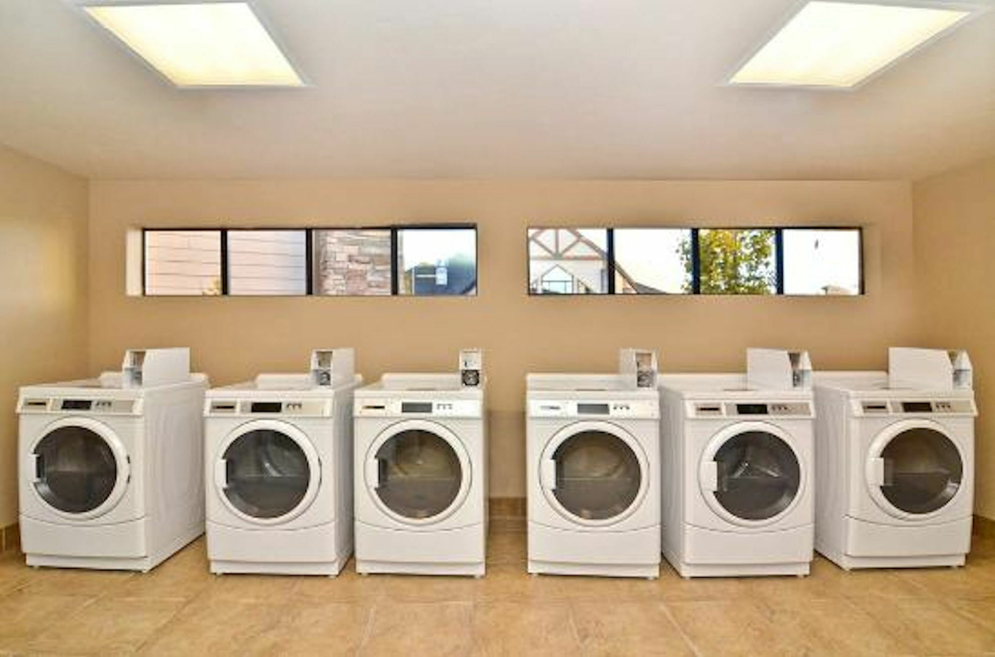 Altitude On Montville Dış mekan fotoğraf Laundry facilities at the University of Washington